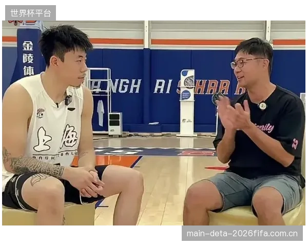 加盟上海的张镇麟入选二阵,其攻防转换中的冲击力成为球队关键变量。 加盟上海的张镇麟入选二阵,其攻防转换中的冲击力成为球队关键变量。